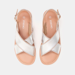 صندل رمادي برباط لامع للبنات